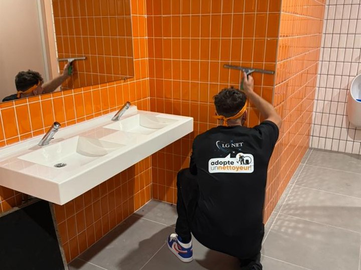 Intervention de nettoyage en espace sanitaire
